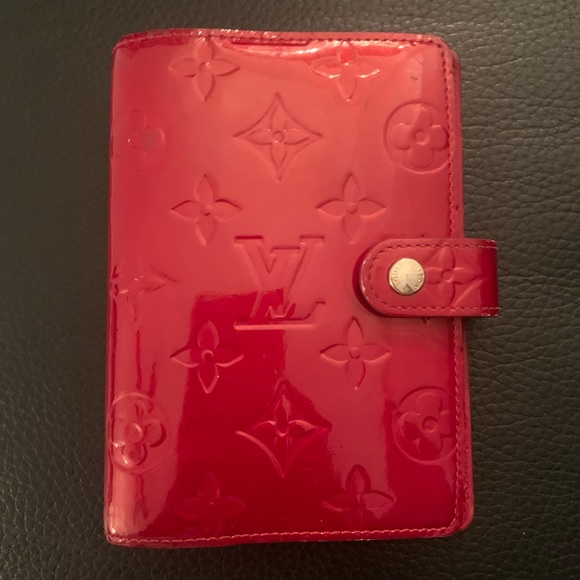 Authentic LOUIS VUITTON
Monogram Vernis Small Agenda Cover Pre-loved - Picture 3 of 6